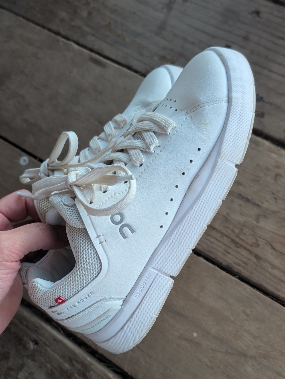 On Running Roger White On Cloud-Style Lace-Up Sneakers